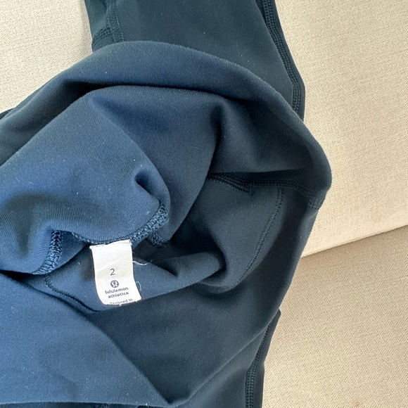 Lululemon Wunder Under high rise tech mesh submarine. Size 2 - Picture 11 of 11